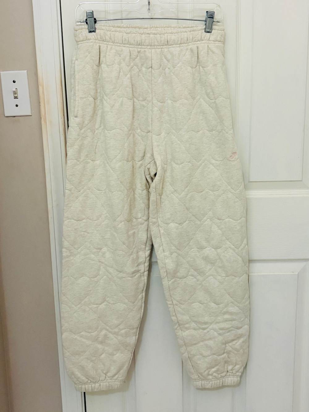PINK Victorias Secret Heart Jogger Sweatshirt Sweatpants in Cream